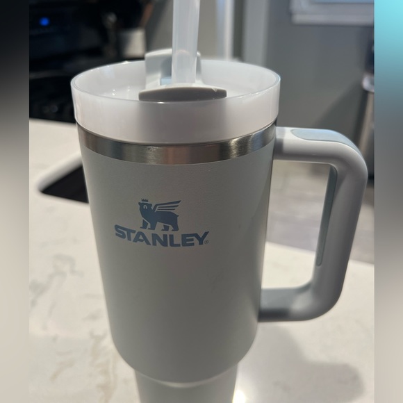 Stanley Quencher H2.0 40 oz Frost Used - Picture 2 of 7